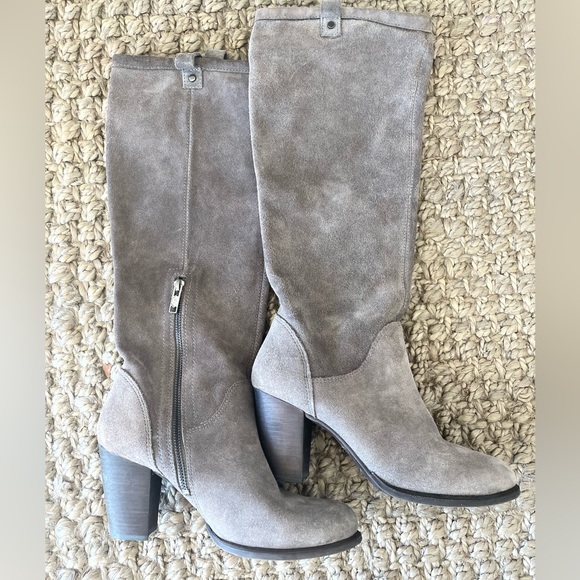 UGG Shoes - Pristine UGG Healed Suede Boots